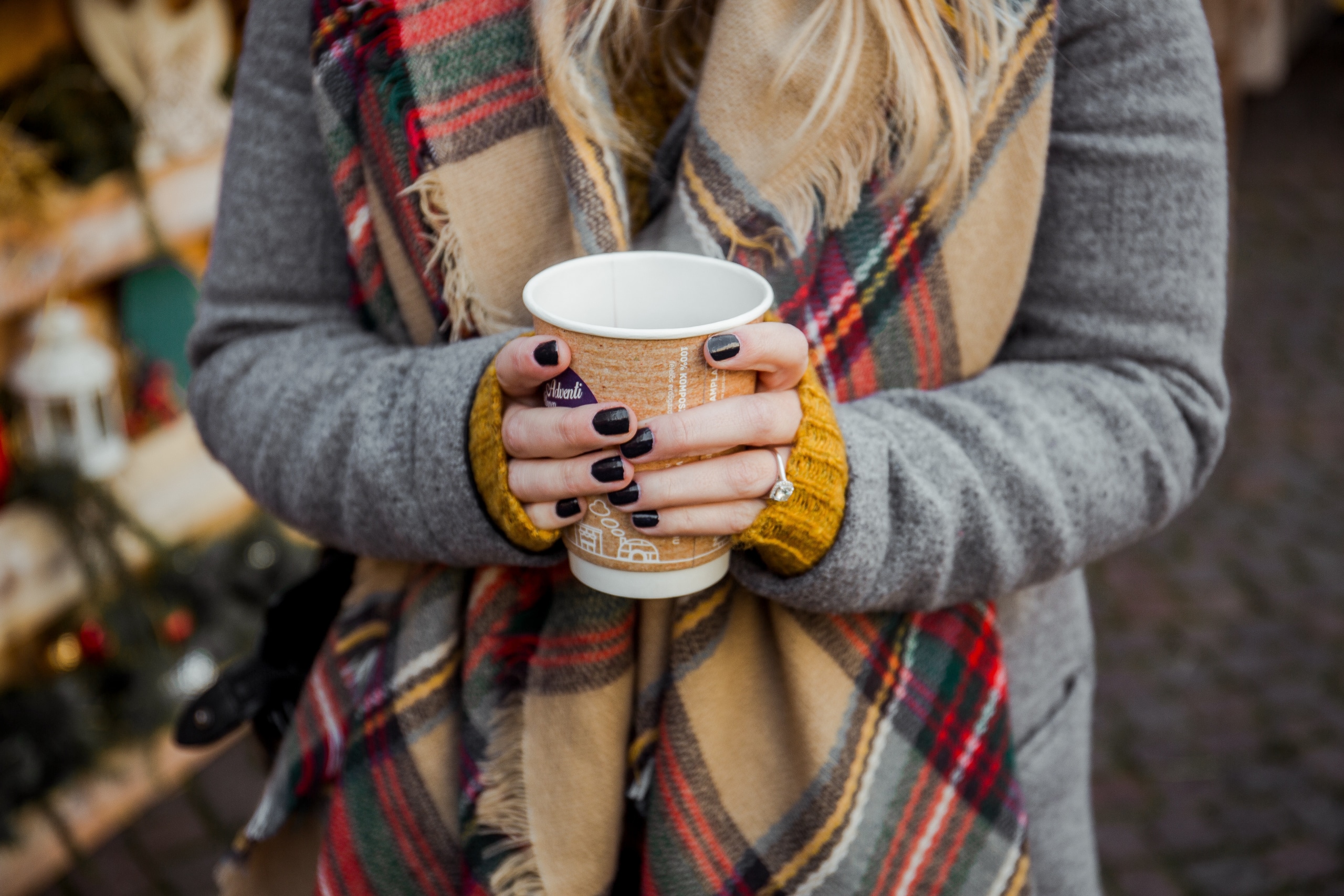 https://unsplash.com/photos/closeup-photo-of-woman-holding-brown-plastic-cup-in-room-5XDY2ecqNXw?utm_content=creditShareLink&utm_medium=referral&utm_source=unsplash